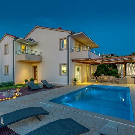 Villa Gellia ウグリャン エクステリア 写真